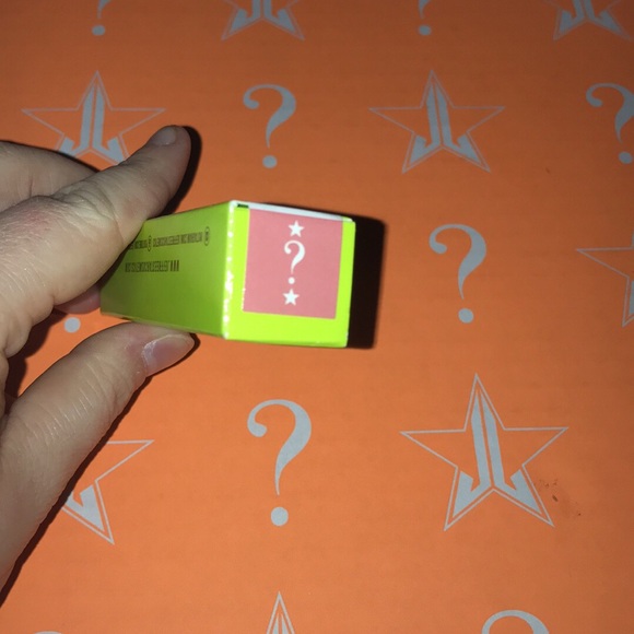 Jeffree Star exclusive shade “?” - Picture 2 of 3